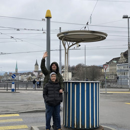 
                                z nečakom Tomom v Zürichu, dec. 2019                                